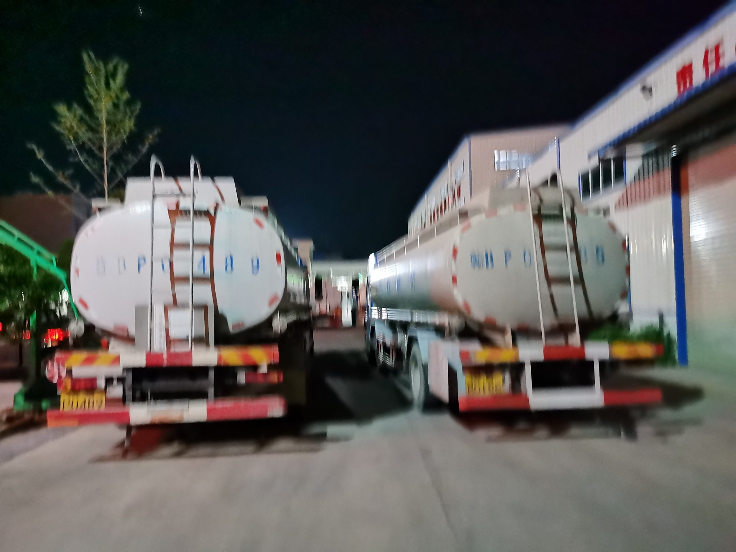 華軒建材公司新引進多臺現代化運輸車